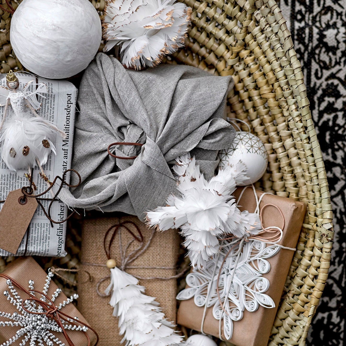 Jaslyn Ornament, White, Feather