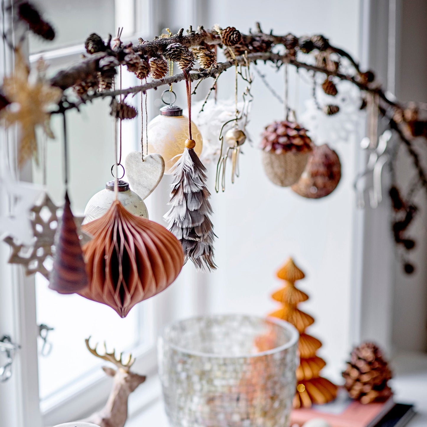 Martia Ornament, White, Feather